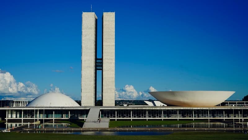 Secularismo e futebol: análise jurídica sobre religião e sucesso esportivo